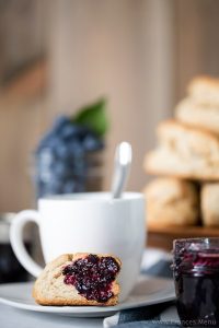 Blueberry Vanilla Jam Recipe from www.Frances.Menu. Wonderful combination of flavours! Unique DIY gift idea.