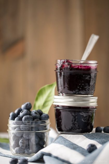 Blueberry Vanilla Jam Recipe from www.Frances.Menu. Wonderful combination of flavours! Unique DIY gift idea.